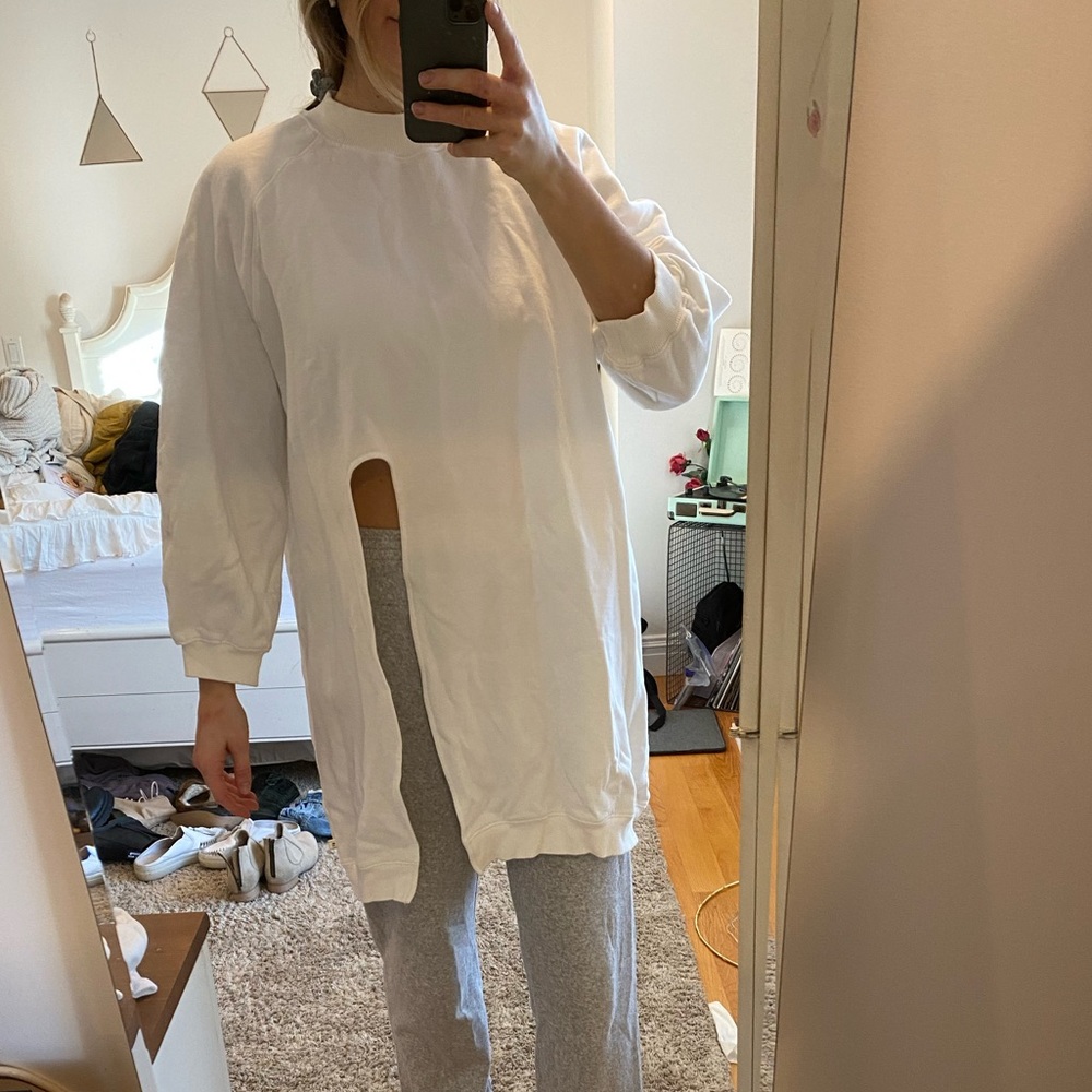 White slit sweatshirt